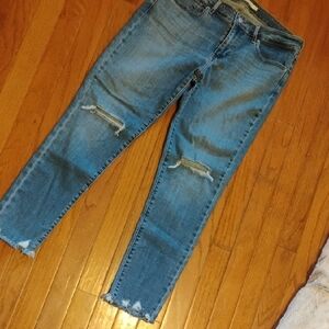 Levi's Distressed Ankle Jeans in Blue